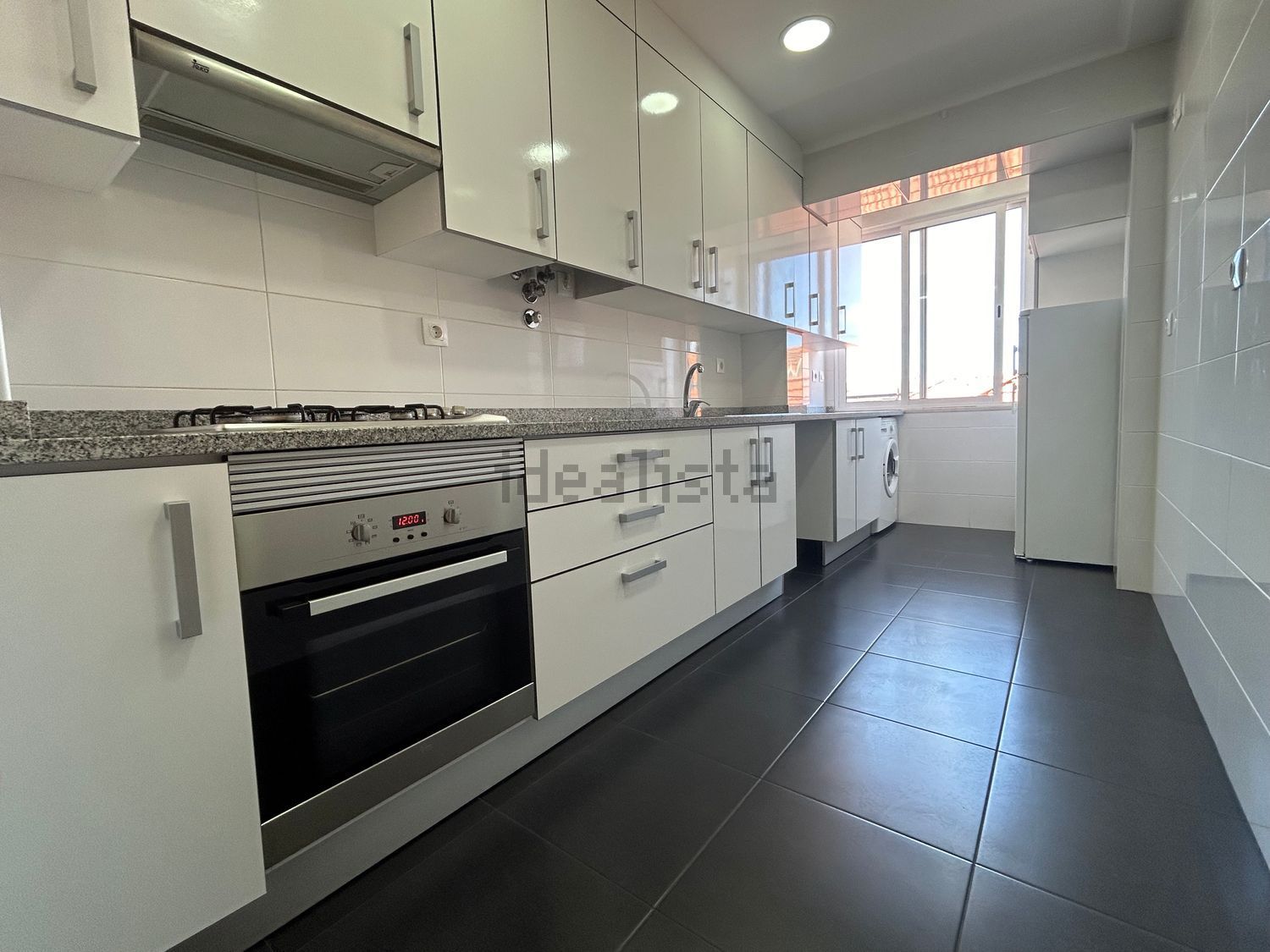 出租公寓 t2在Rua Alexandre Ferreira, 13 a - 厨房