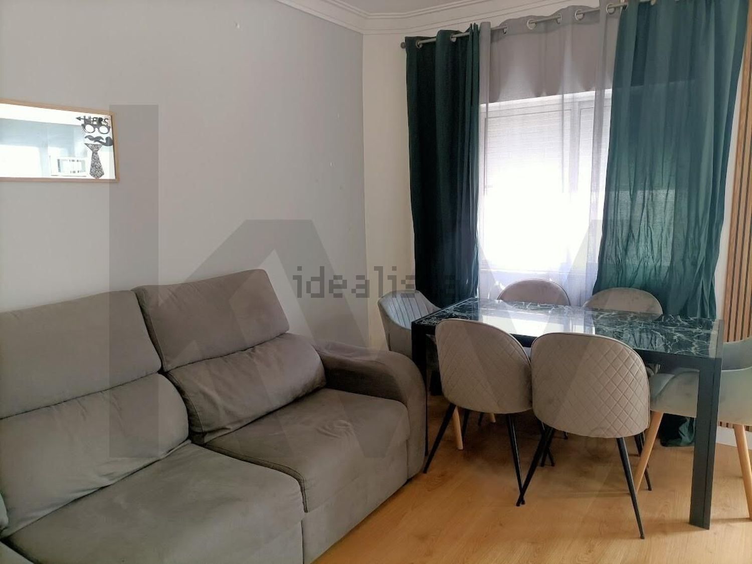 公寓 t2出售在Rua Azevedo Coutinho s/n - 客厅