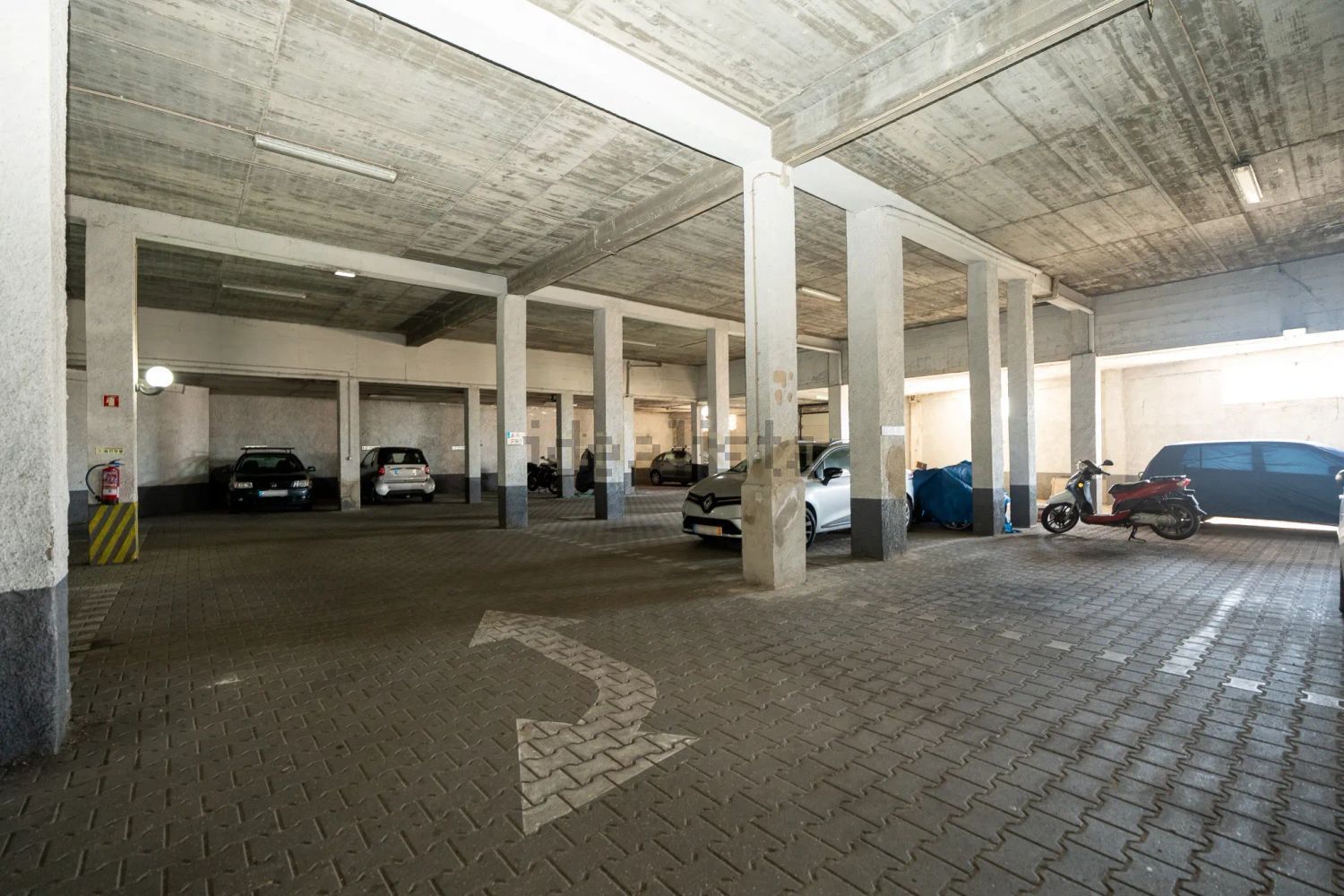 公寓 t1出售在Estrada Municipal 546 - 停车位