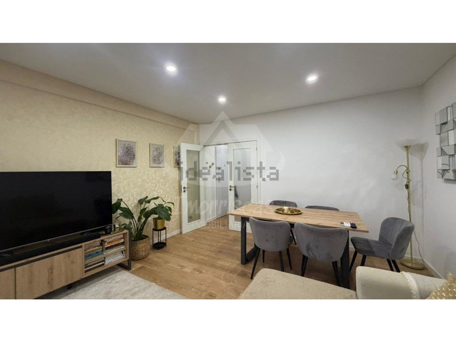 公寓 t2出售在Rua 5 de Outubro - 客厅