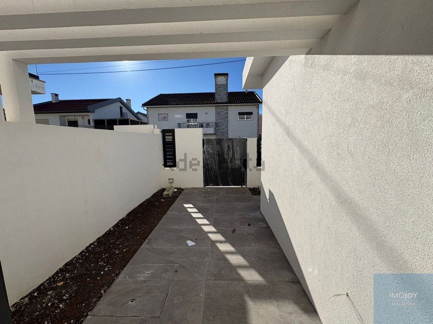 小楼房或独栋别墅出售在Rua Nuno Miguel Rodrigues - 外立面