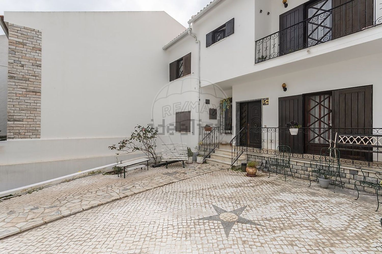 小楼房或独栋别墅出售在Rua José Fontana - 外立面