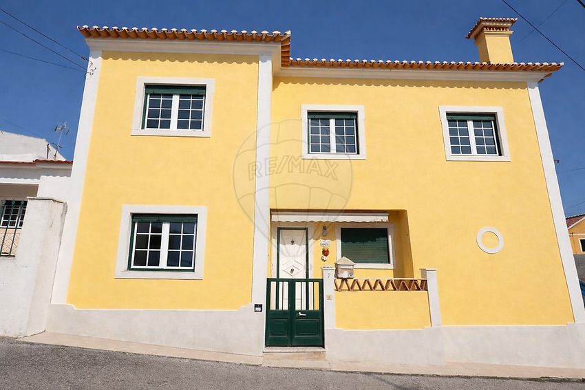 小楼房或独栋别墅出售在Rua da Pedra