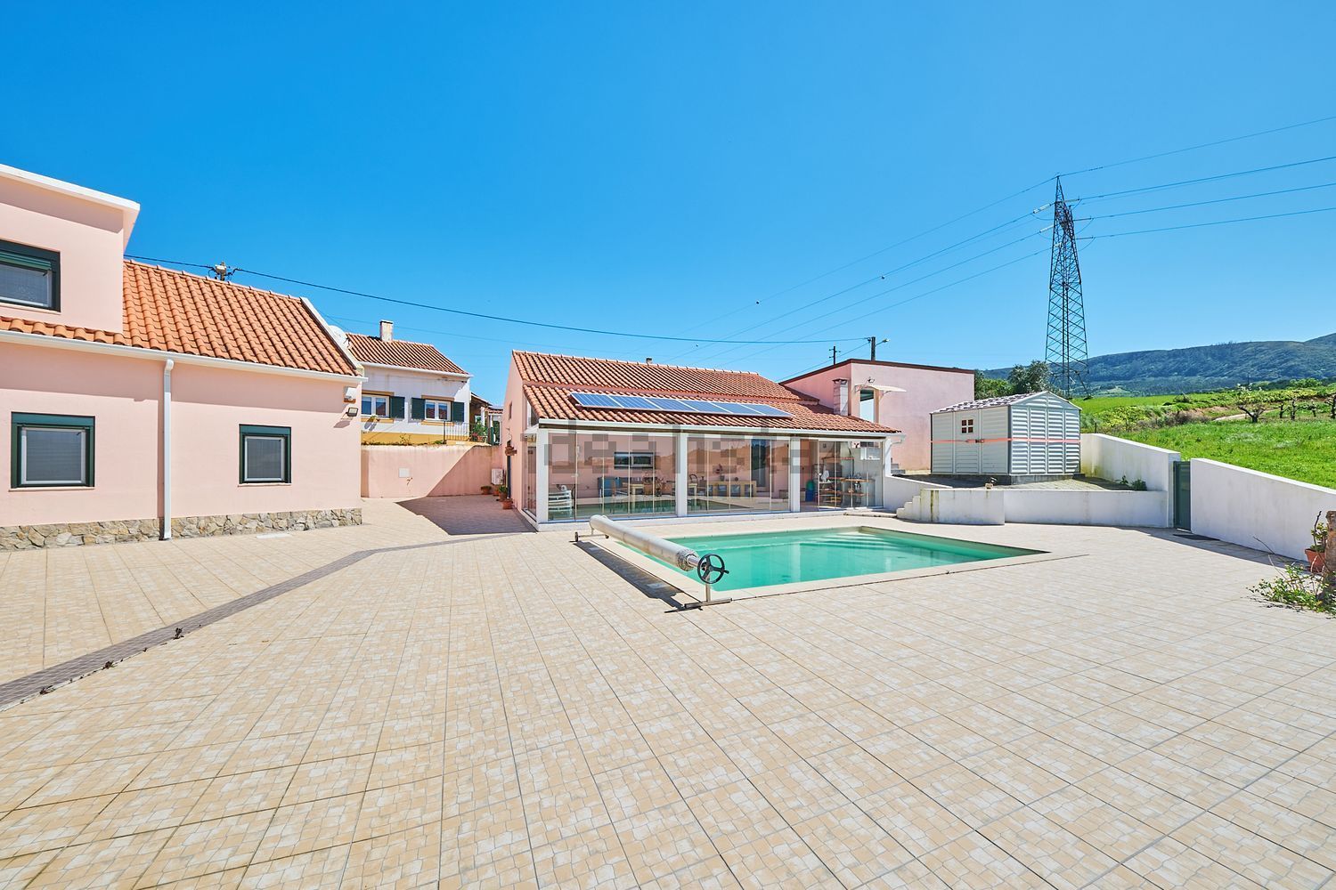 小楼房或独栋别墅出售在Rua da Bica - 游泳池