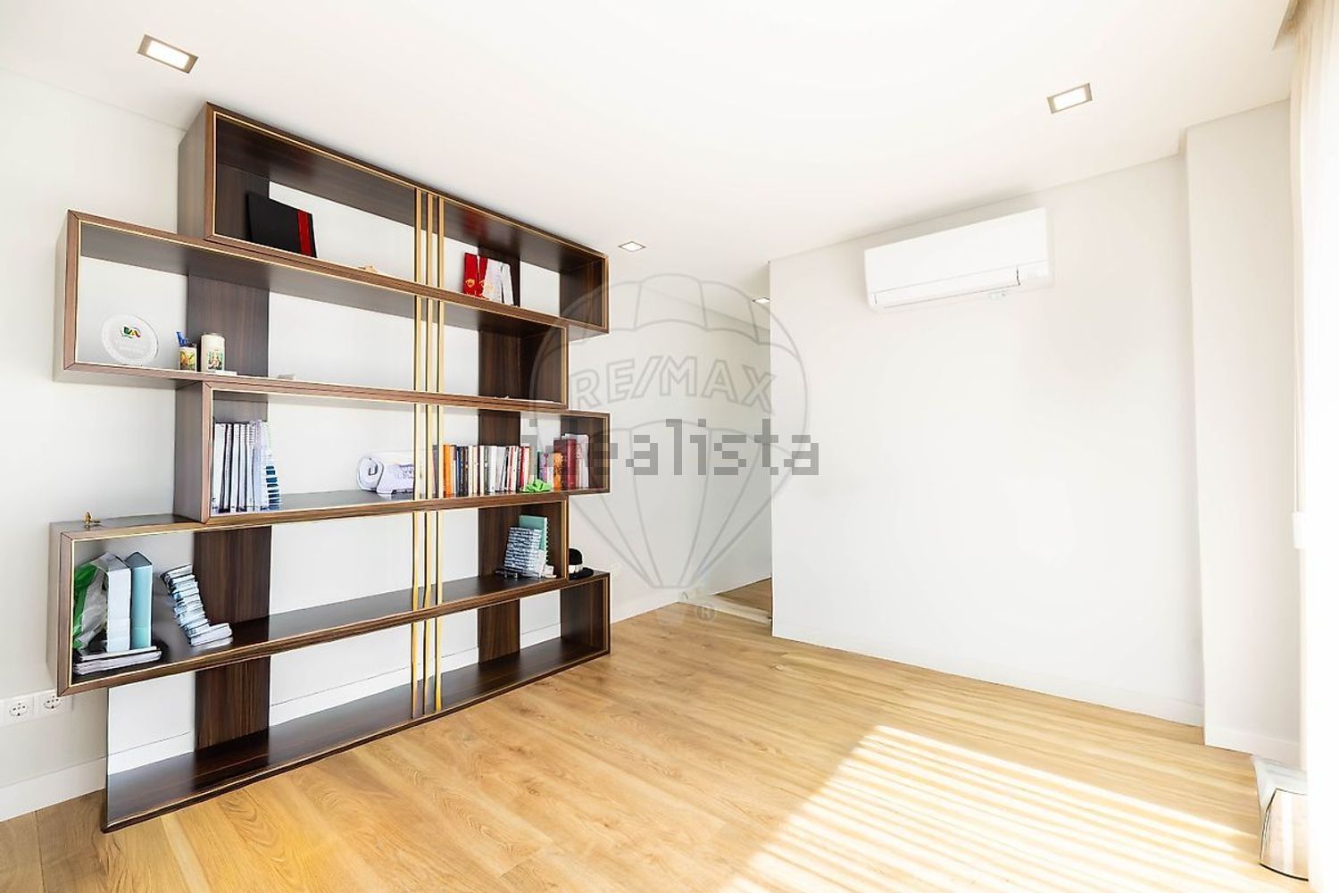 出租小楼房或独栋别墅在Rua Almeida Garrett - 试衣间