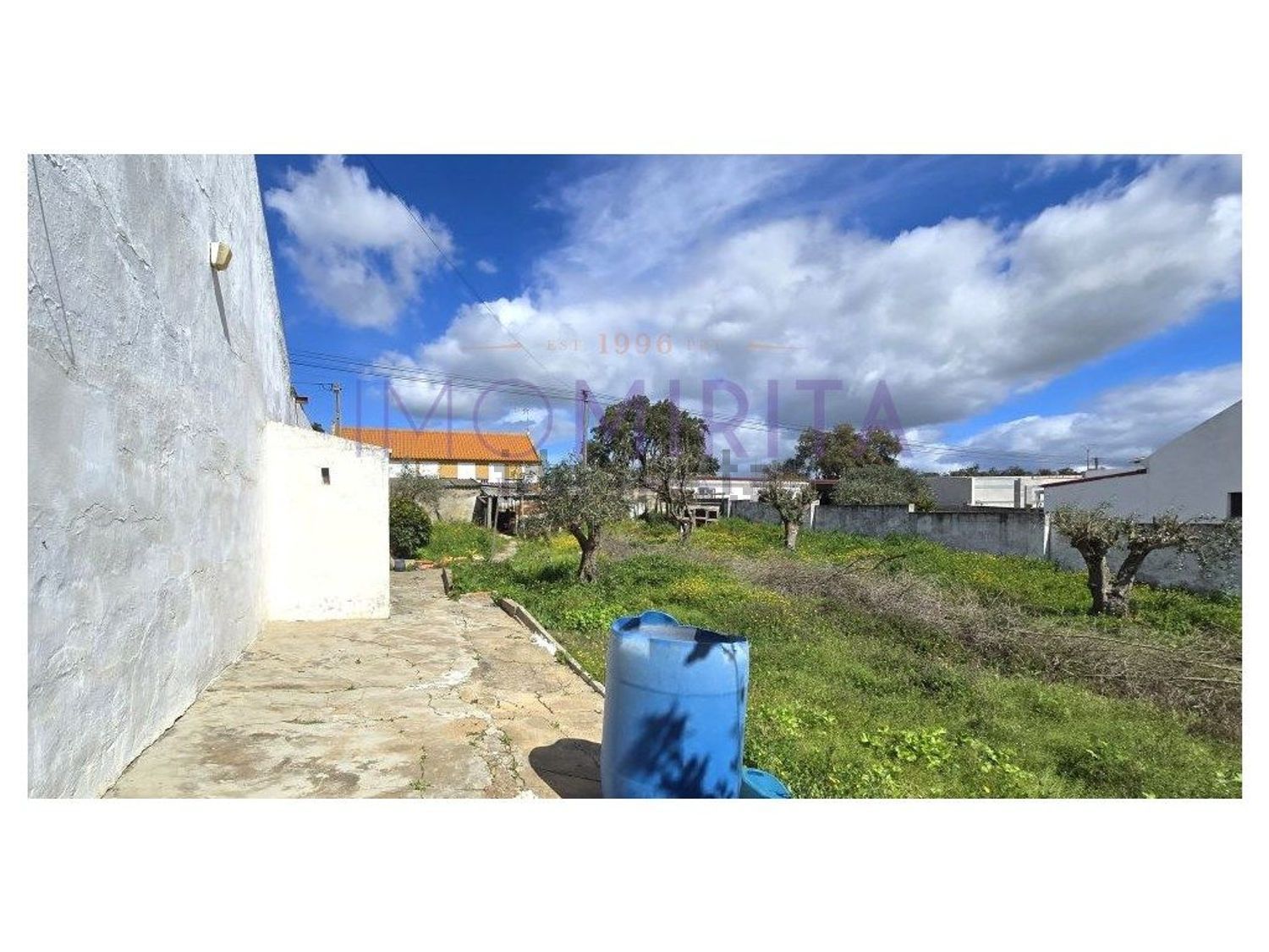 小楼房或独栋别墅出售在Rua do Chafariz - 外立面