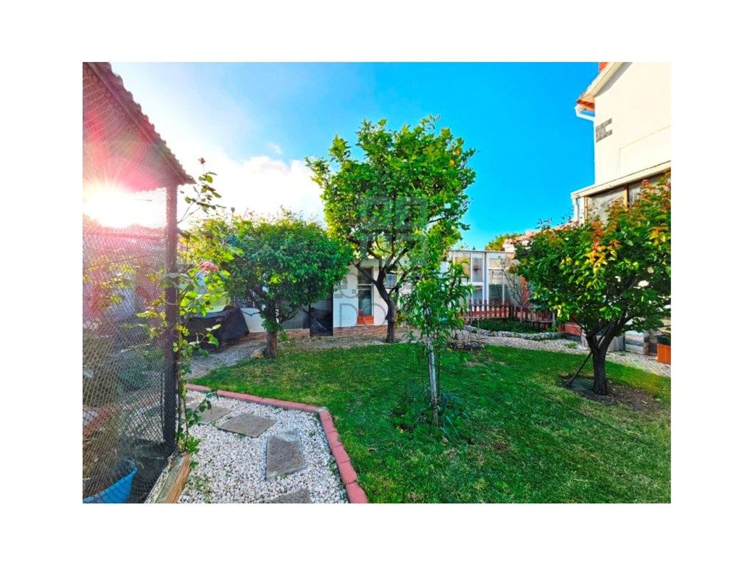 小楼房或独栋别墅出售在Rua Zambujal, 263 a - 花园