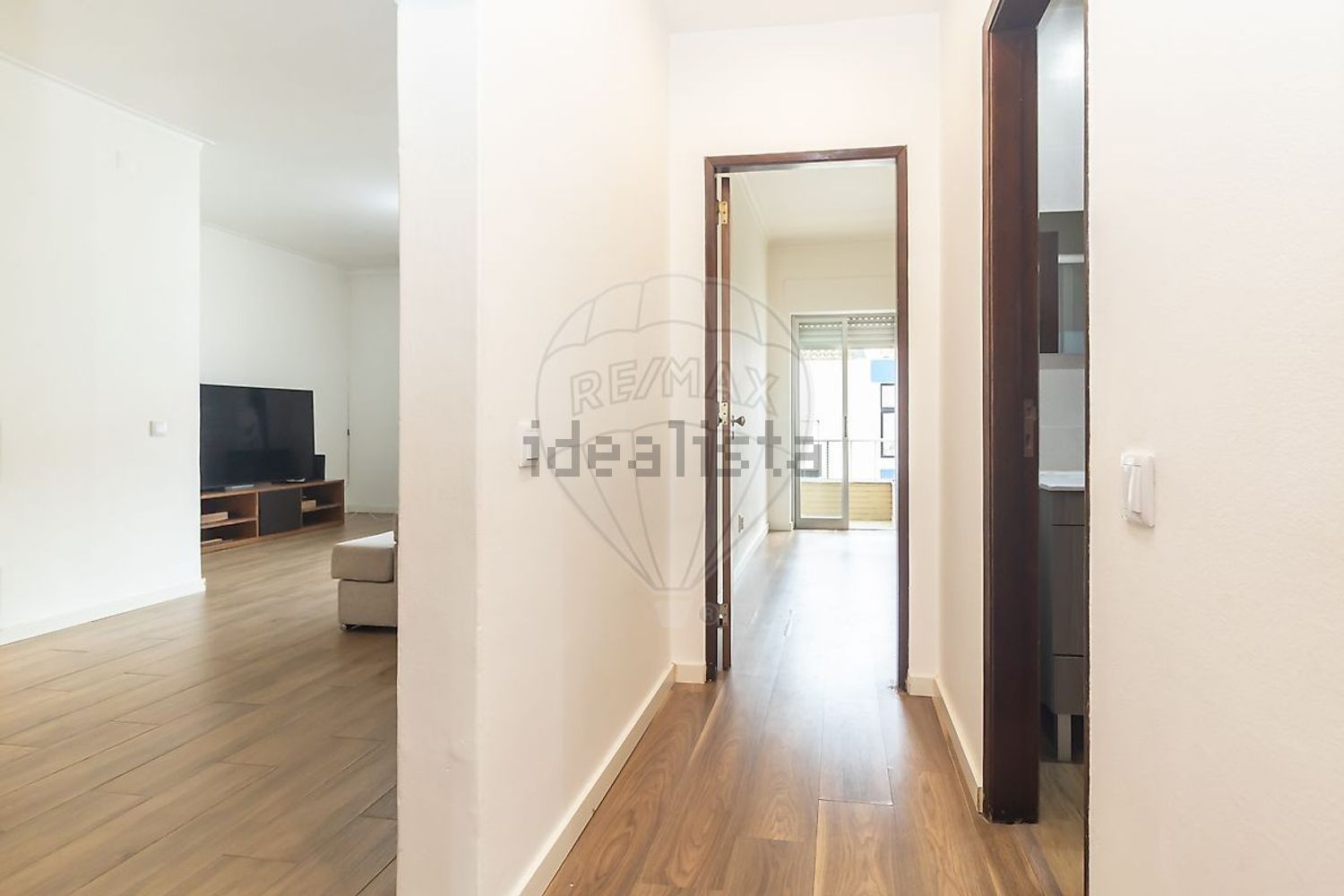 公寓 t3出售在Avenida Humberto Delgado - 过道