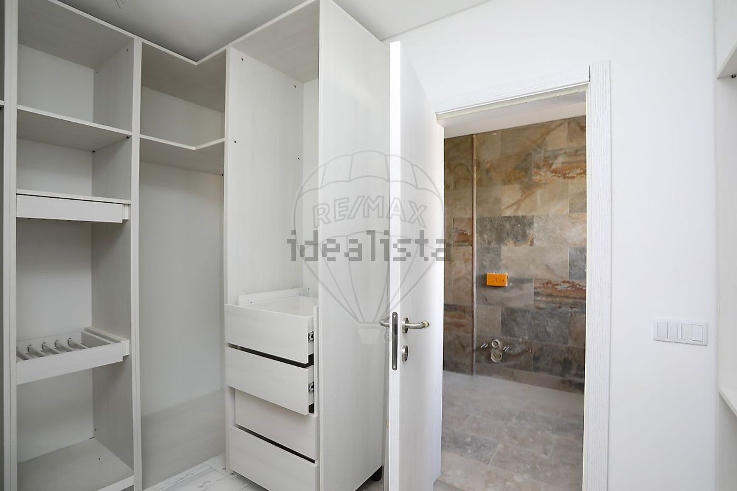 小楼房或独栋别墅出售在Rua das Flores - 试衣间