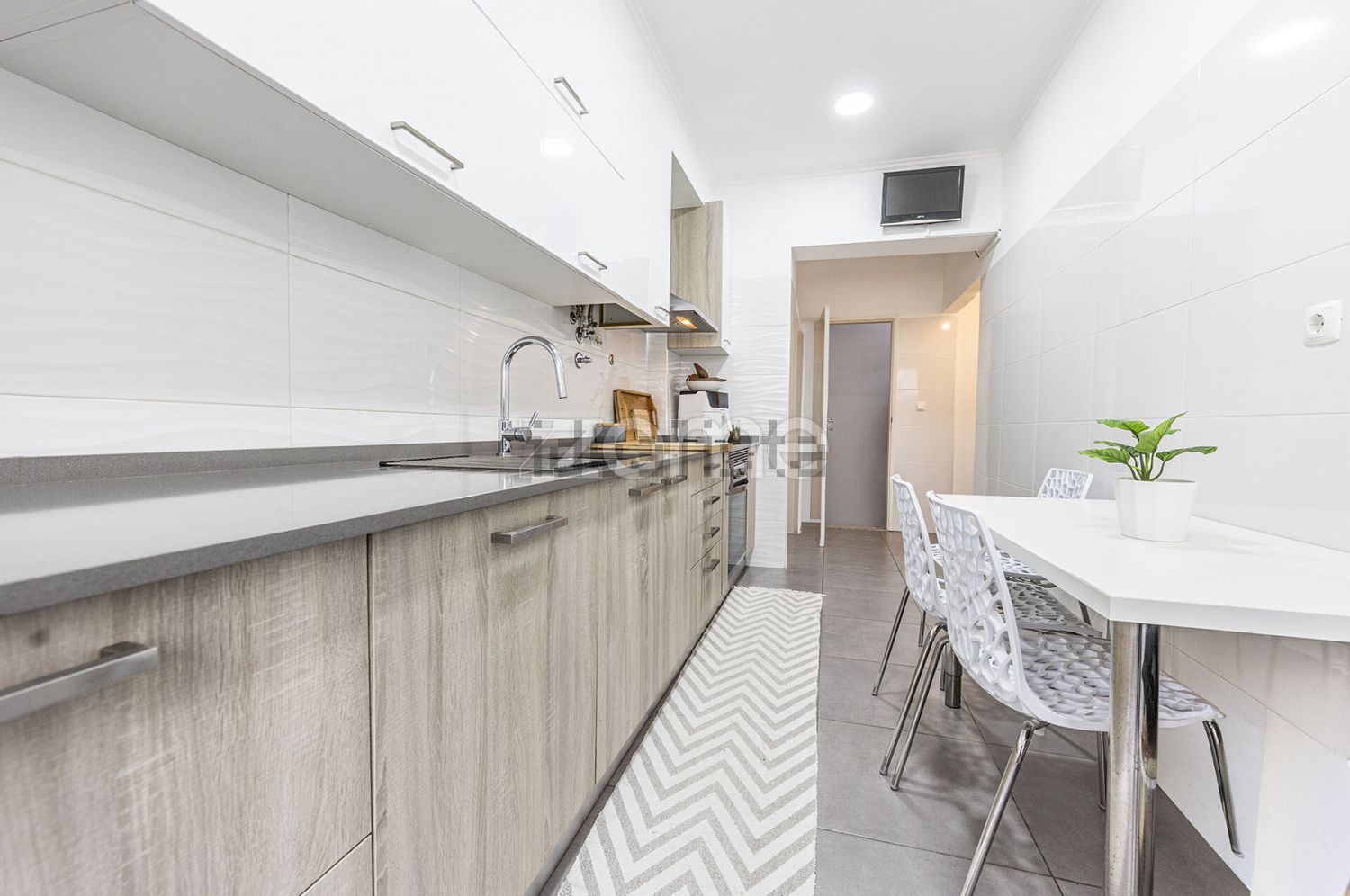 公寓 t2出售在Rua General Humberto Delgado, 41 - 厨房