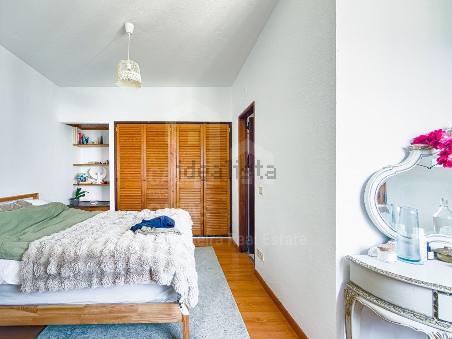 小楼房或独栋别墅出售在São Pedro da Cadeira - 卧室