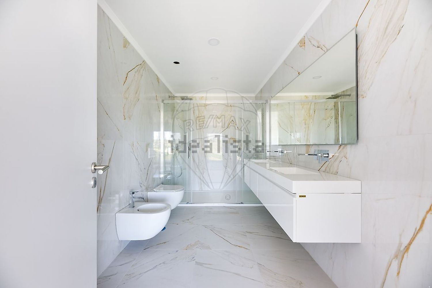 小楼房或独栋别墅出售在Rua da Cruzinha - 卫生间