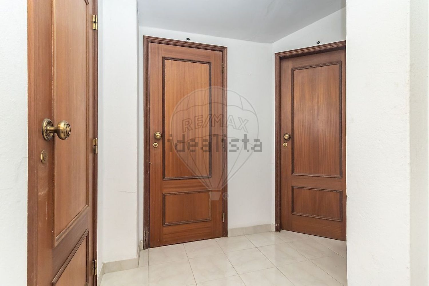 公寓 t3出售在Rua Particular Francisco Pinto da Silva - 过道