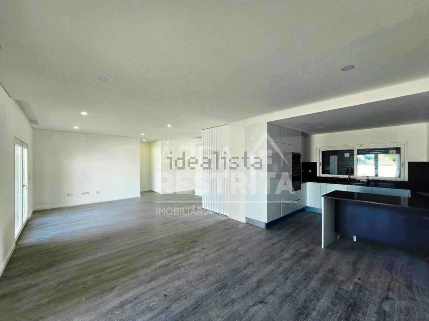 小楼房或独栋别墅出售在Rua Nova da Jardia - 客厅