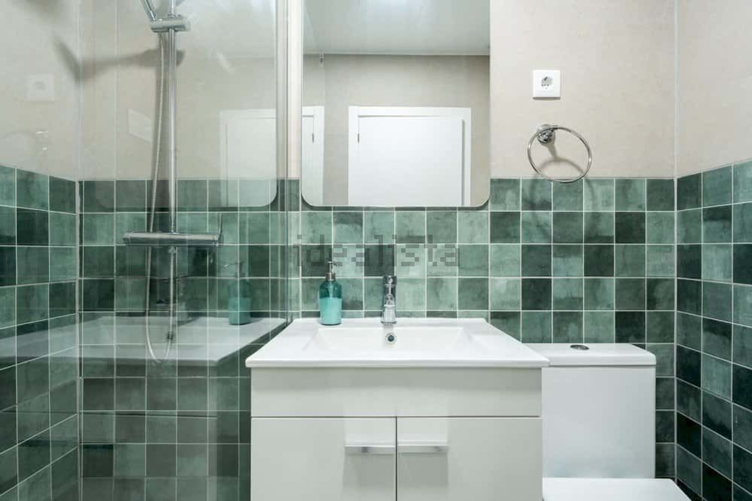 出租房间在Rua da Emenda, 111 - 卫生间