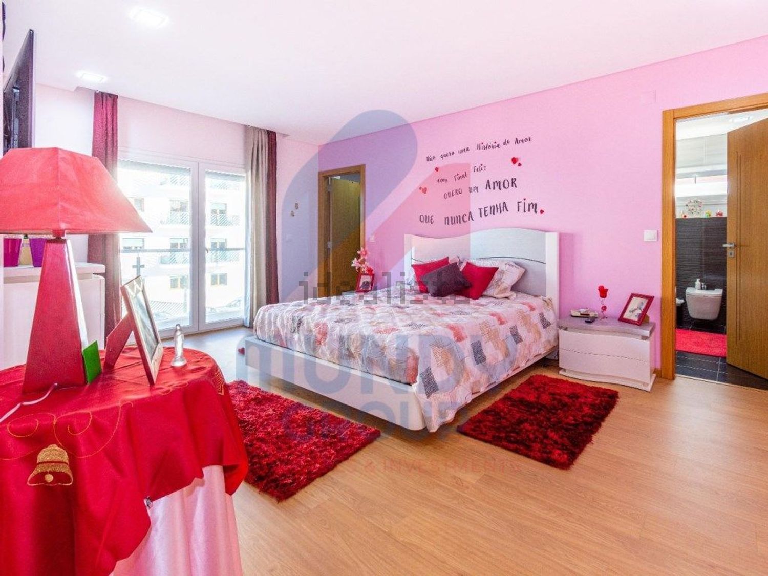 小楼房或独栋别墅出售在Boidobra - 卧室