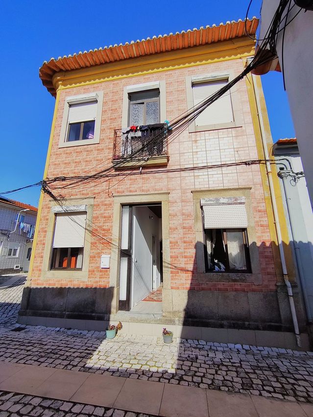 双拼别墅出售在Rua Doutor Samuel Maia, 6