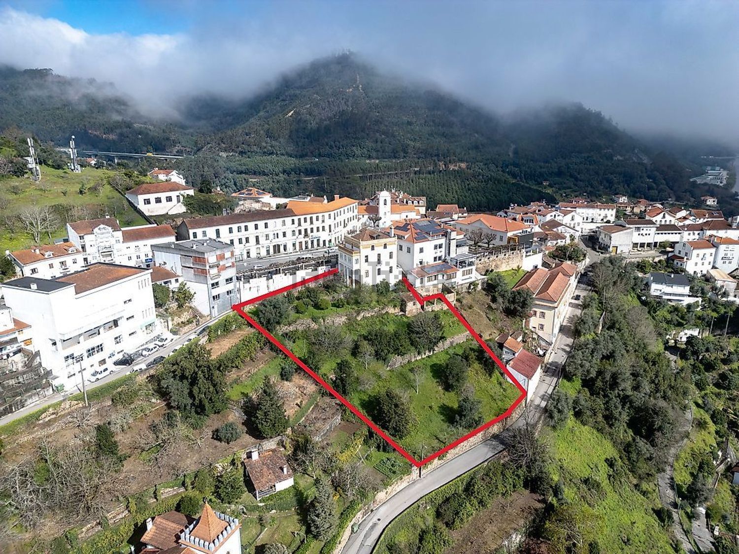 小楼房或独栋别墅出售在Avenida 5 de Outubro - 照片