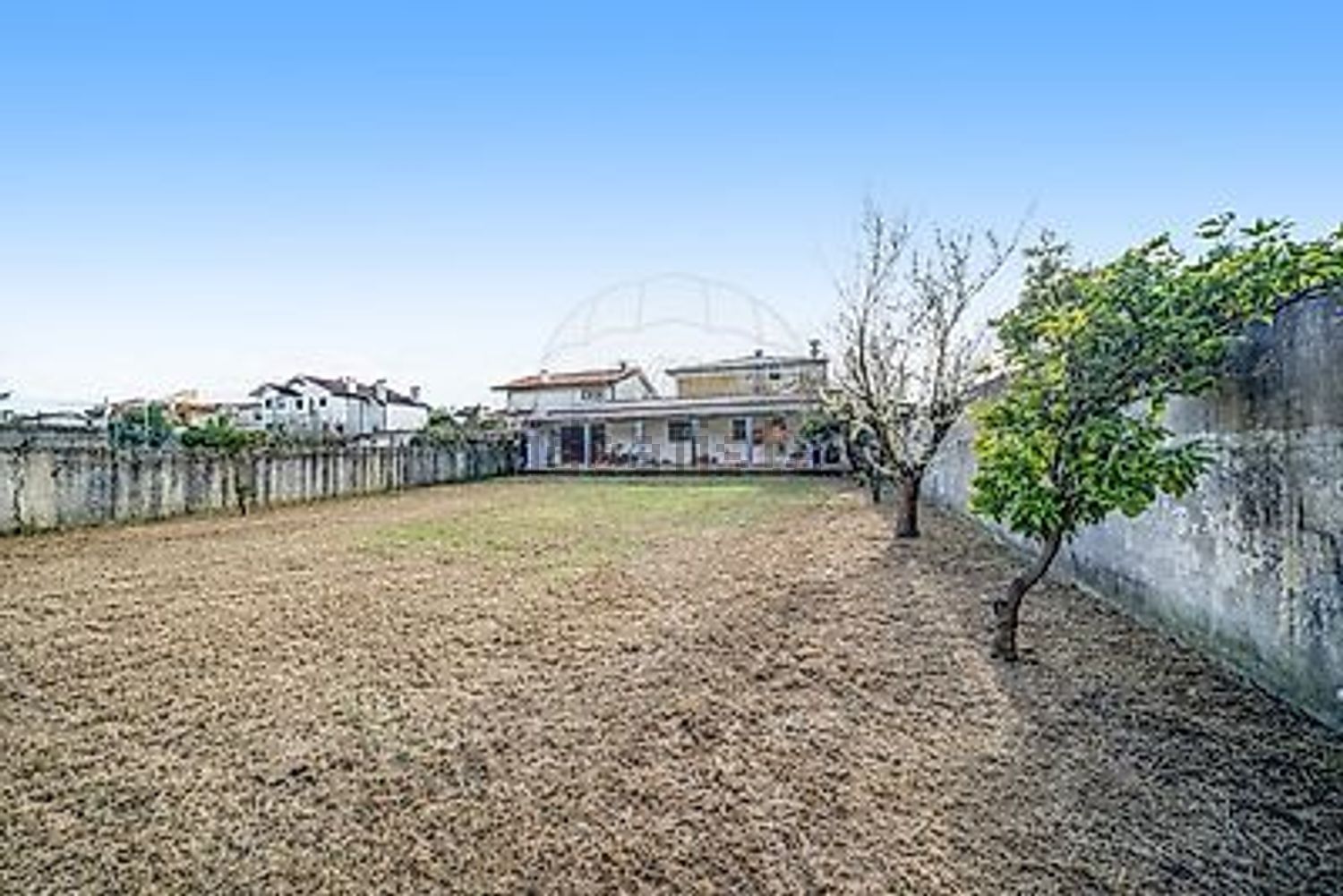 小楼房或独栋别墅出售在Avenida Mário Sacramento - 花园