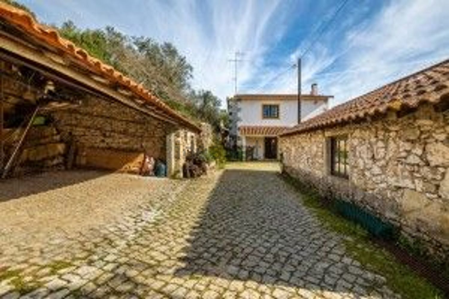 小楼房或独栋别墅出售在Rua Fonte do Ouro, 6 - 外立面