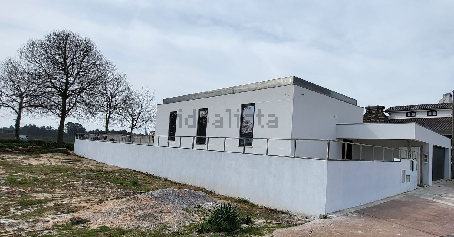 小楼房或独栋别墅出售在Praceta Belmiro Adelino - 外立面