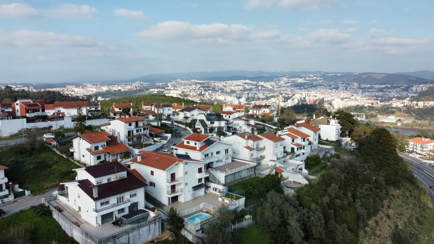 小楼房或独栋别墅出售在Santa Clara e Castelo Viegas - 照片