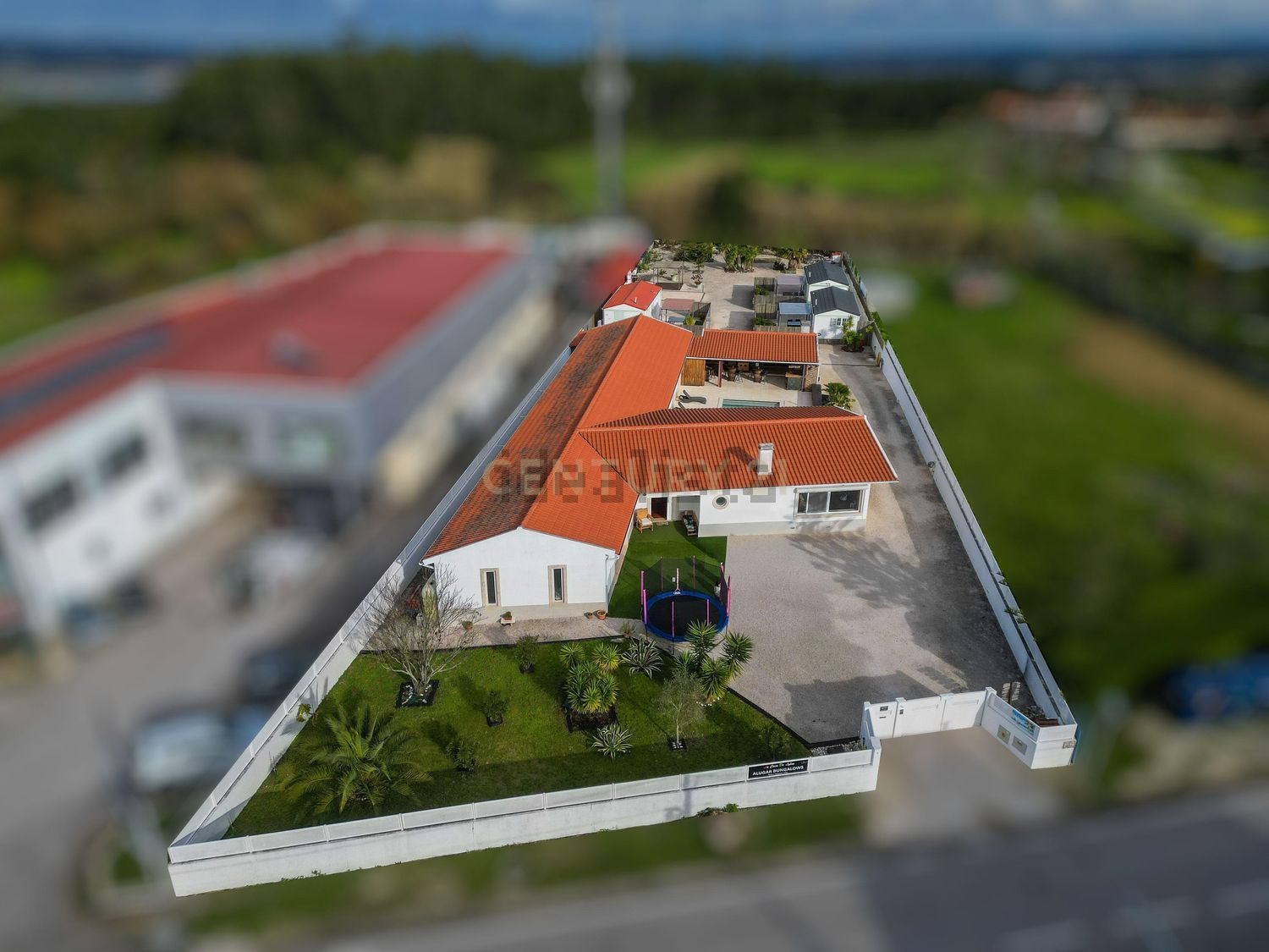 小楼房或独栋别墅出售在Estrada Santa Luzia, 100 - 游泳池