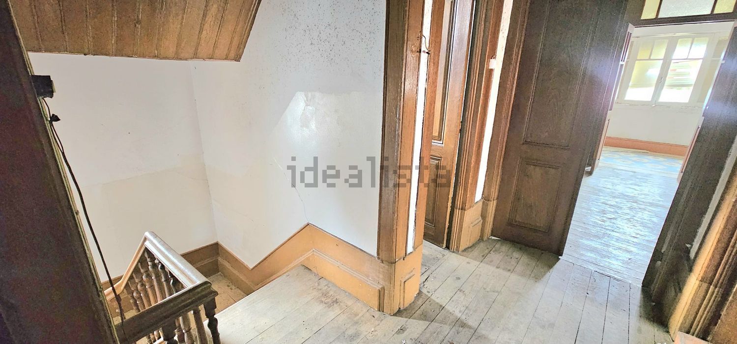 双拼别墅出售在Rua das Rosas s/n - 楼梯