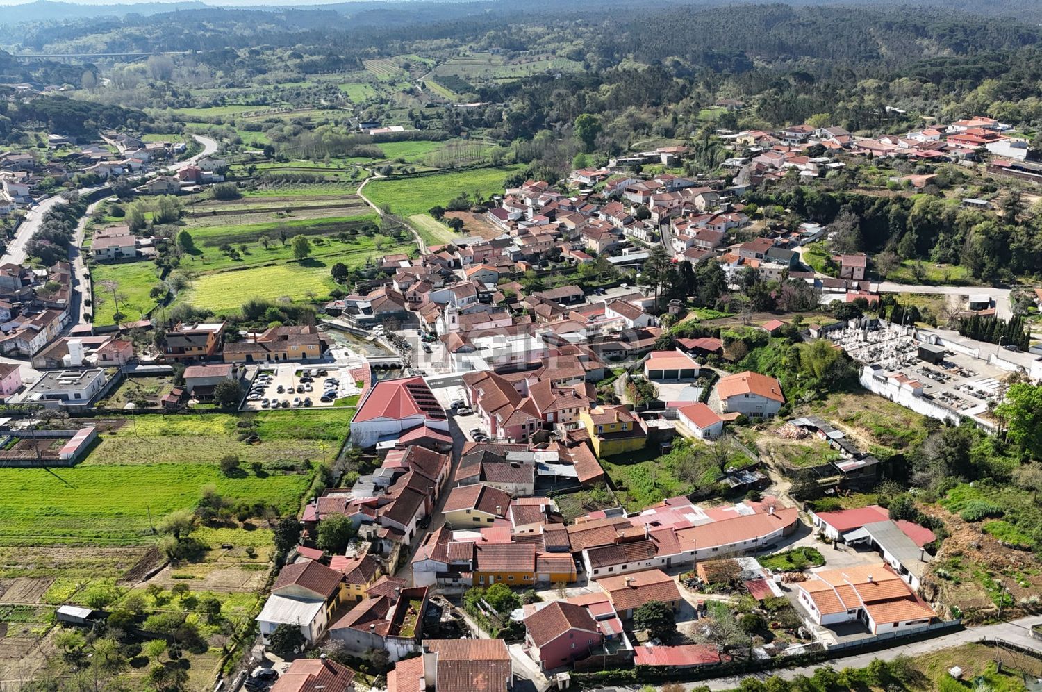 小楼房或独栋别墅出售在Rua Baixo, 11 - 详情