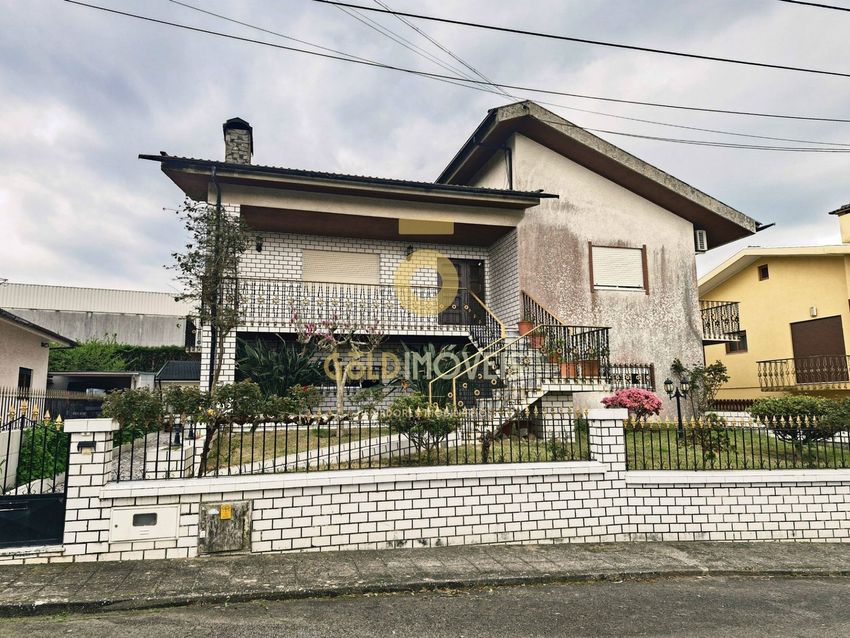 小楼房或独栋别墅出售在São Roque