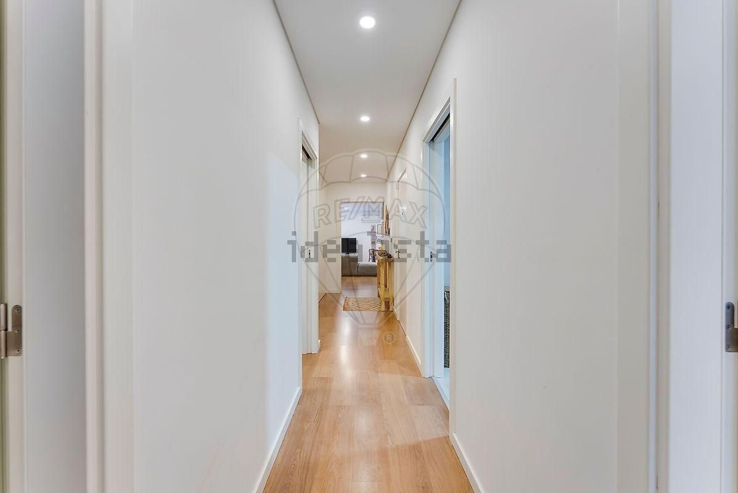 公寓 t2出售在Rua Doutor António Christo, 95 - 过道