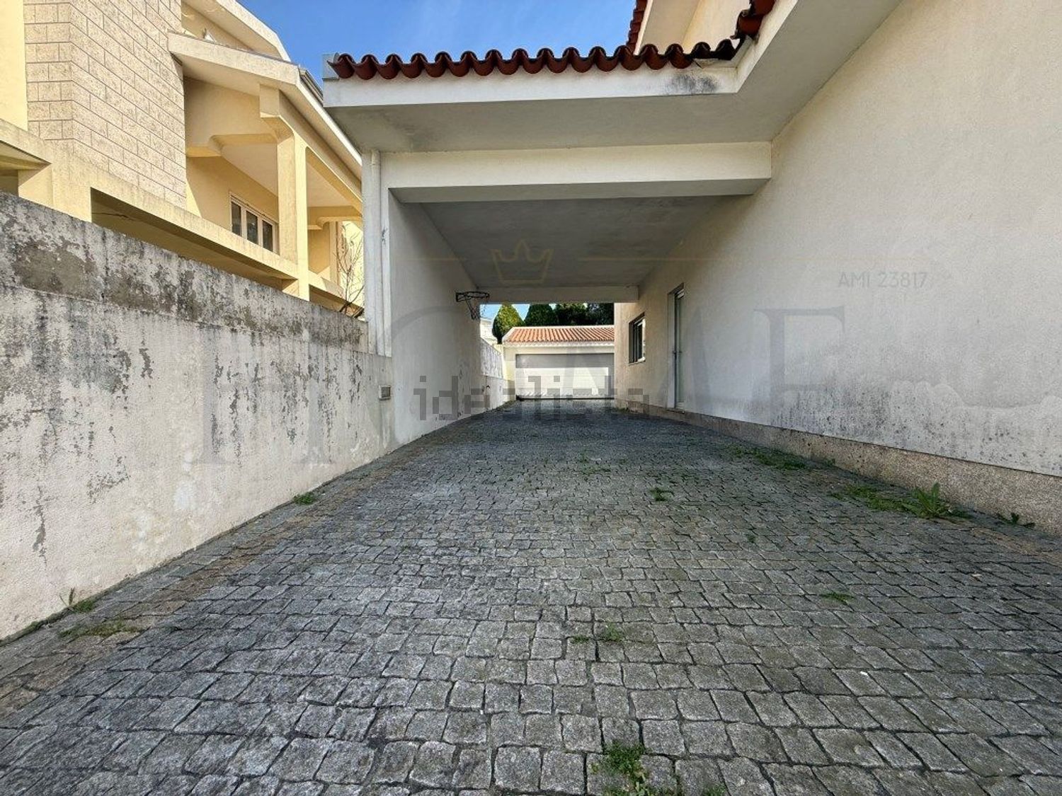 小楼房或独栋别墅出售在Rua Central de Goda - 停车位