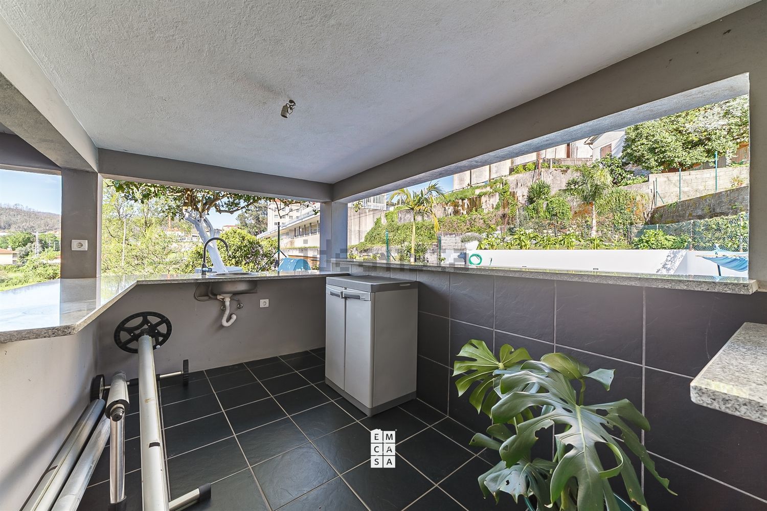 小楼房或独栋别墅出售在Cedrim e Paradela - 阳台