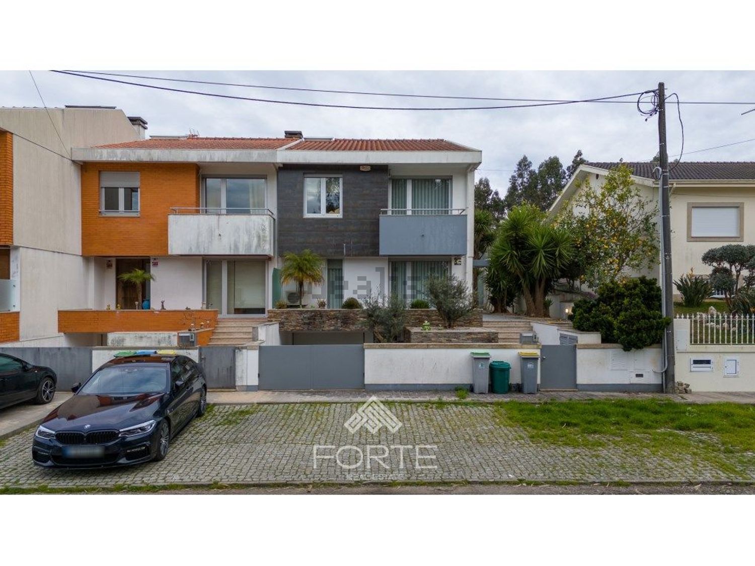 小楼房或独栋别墅出售在Rua Rio Douro - 外立面