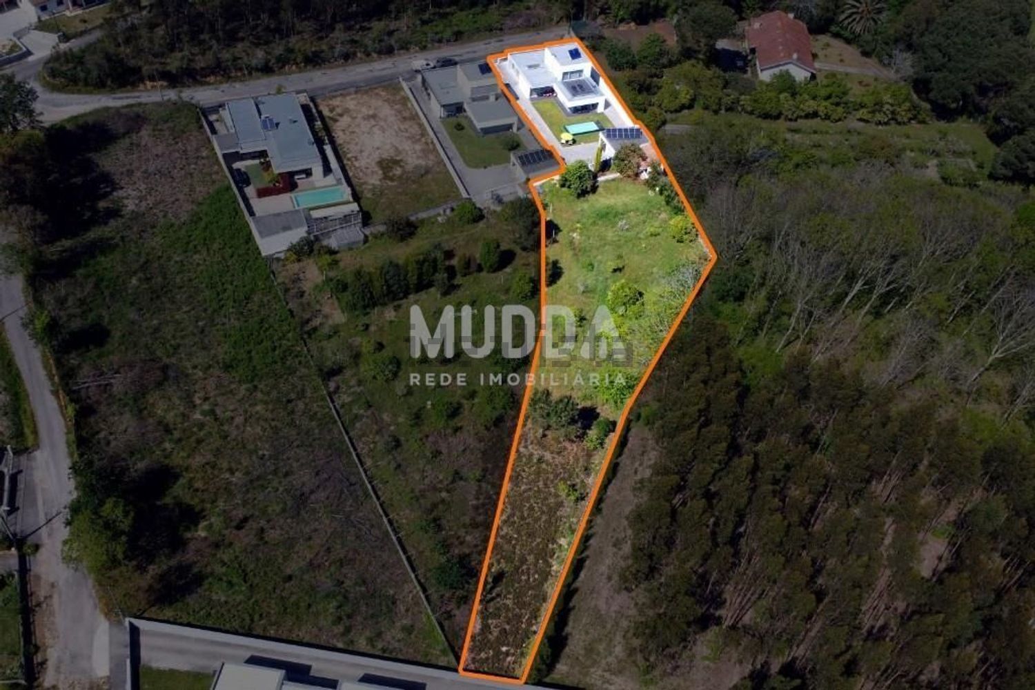 小楼房或独栋别墅出售在Rua do Vale dos Pinheiros s/n - 照片