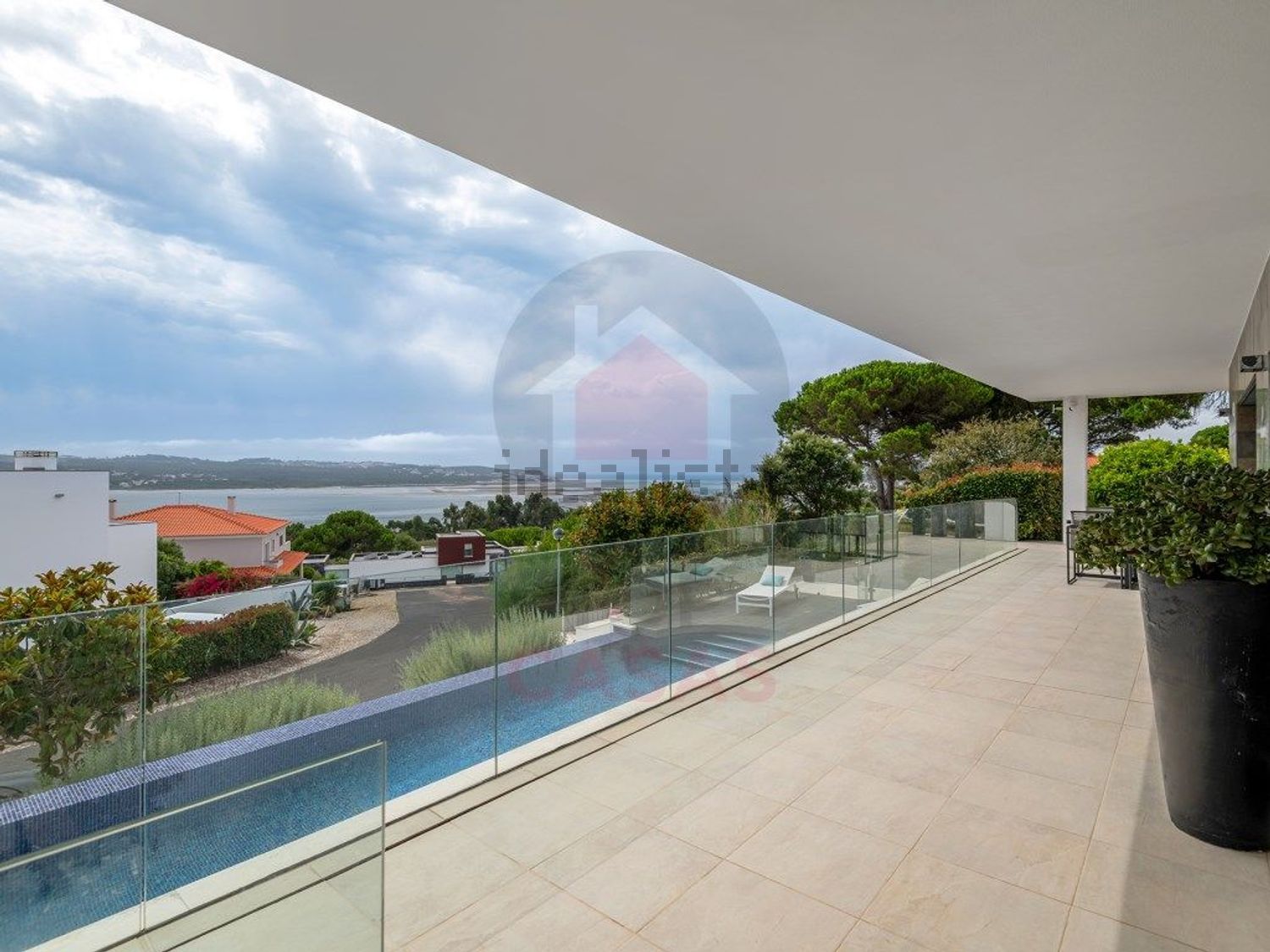 小楼房或独栋别墅出售在Nadadouro - 游泳池