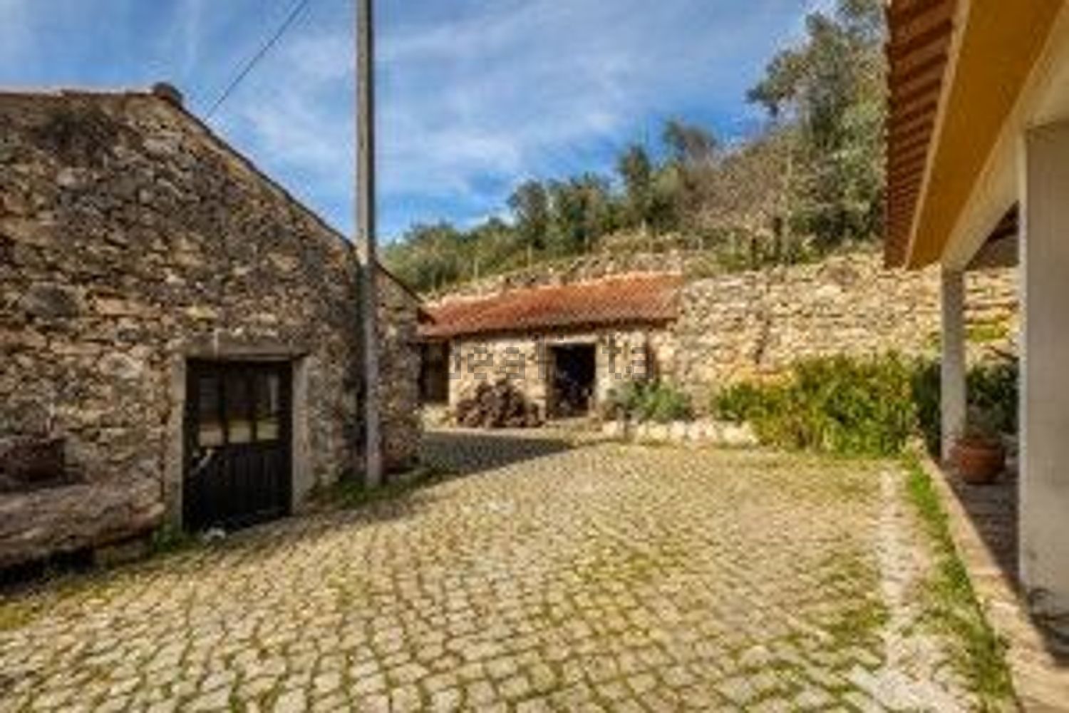 小楼房或独栋别墅出售在Rua Fonte do Ouro, 6 - 外立面