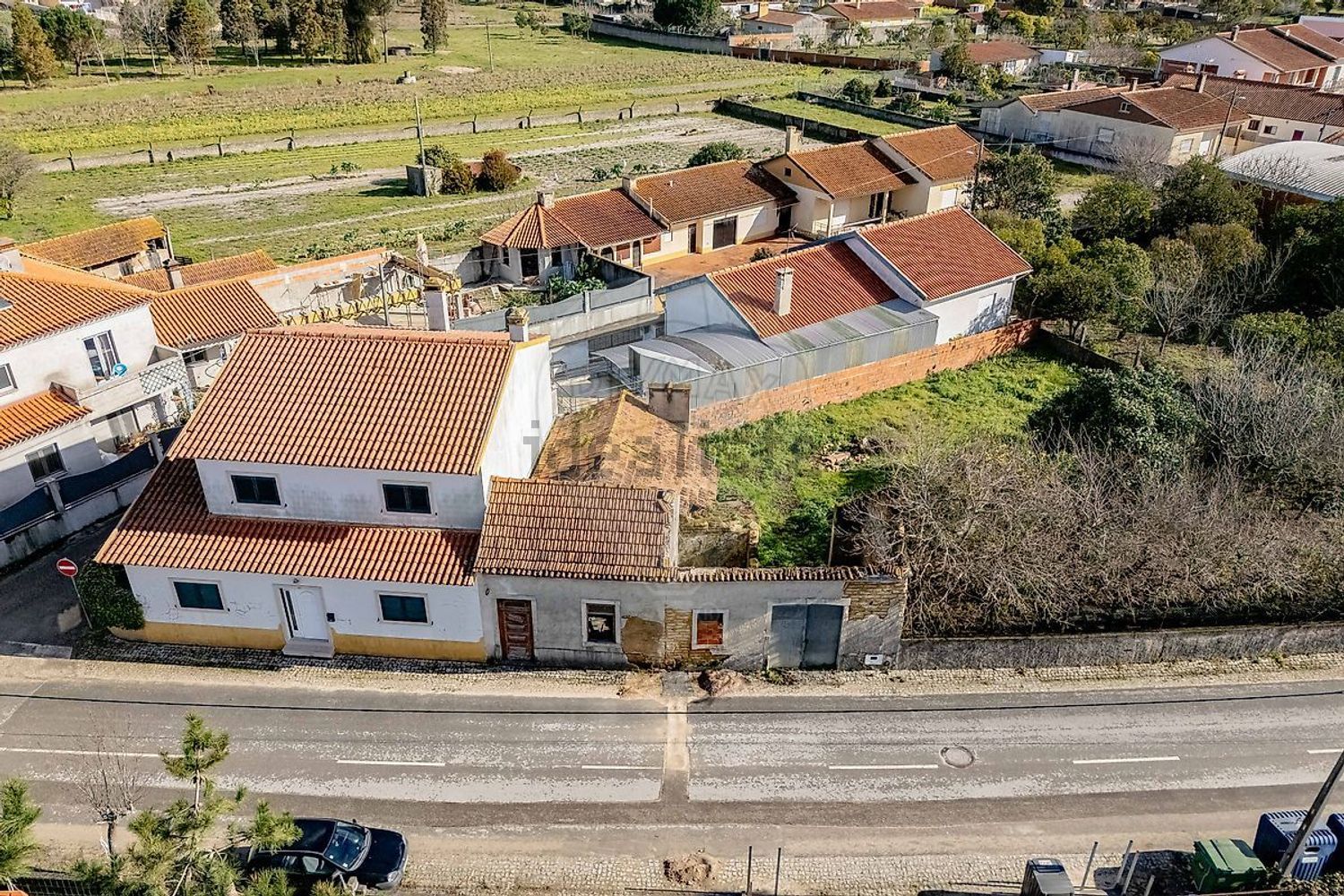 小楼房或独栋别墅出售在Rua Fonte - 外立面