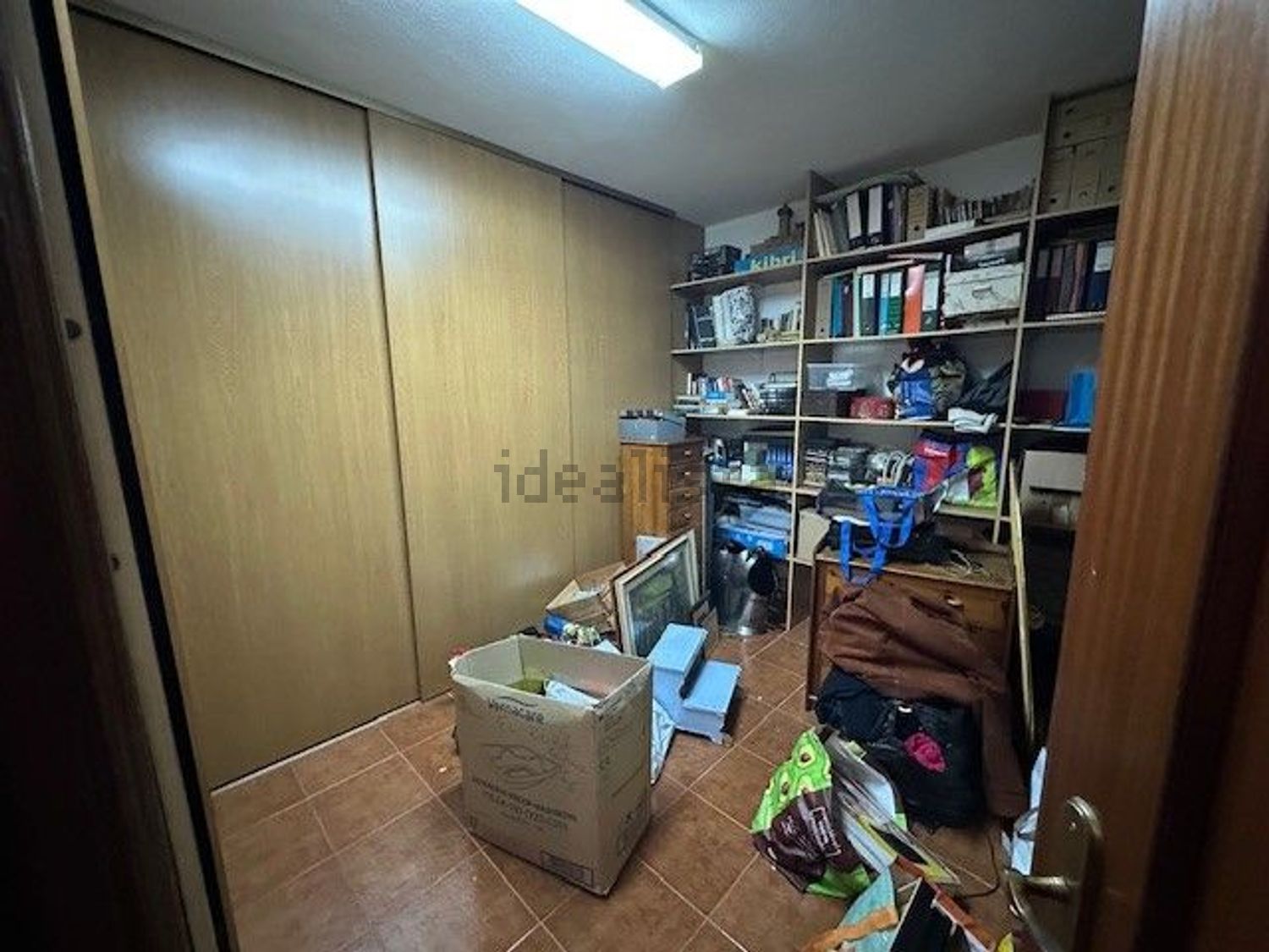 小楼房或独栋别墅出售在Rua Vila de Aguiar da Beira, 55 - 仓库