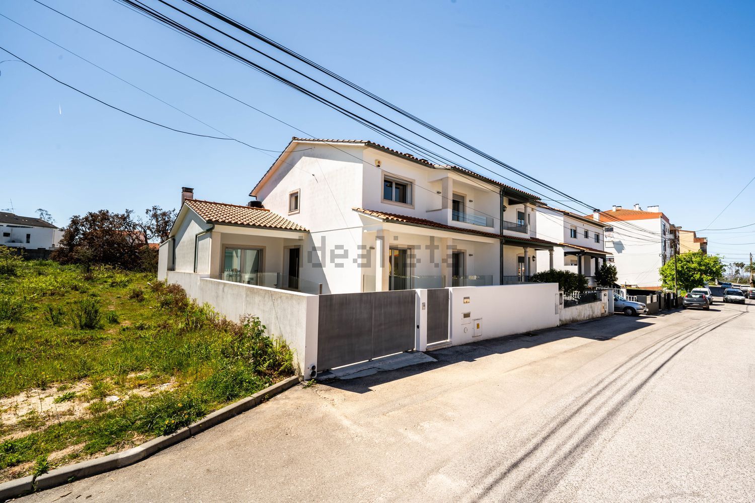 双拼别墅出售在Rua do Arieiro s/n - 外立面