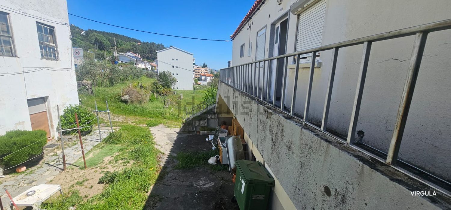 小楼房或独栋别墅出售在Rua de Santo António, 12 - 外立面