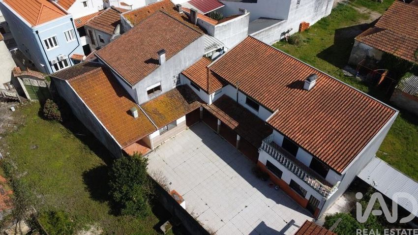 小楼房或独栋别墅出售在São Salvador