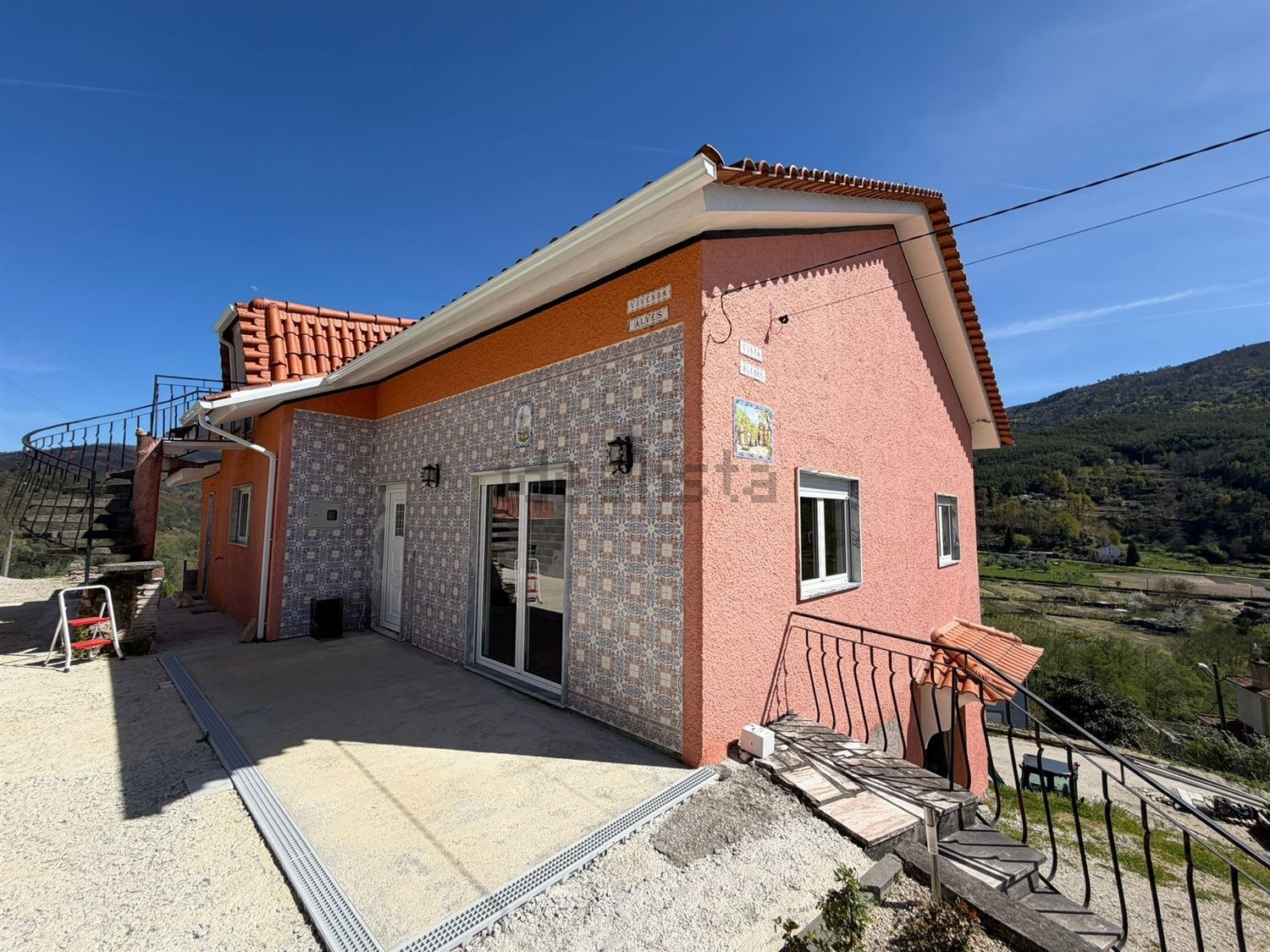 小楼房或独栋别墅出售在Sandomil - 视线