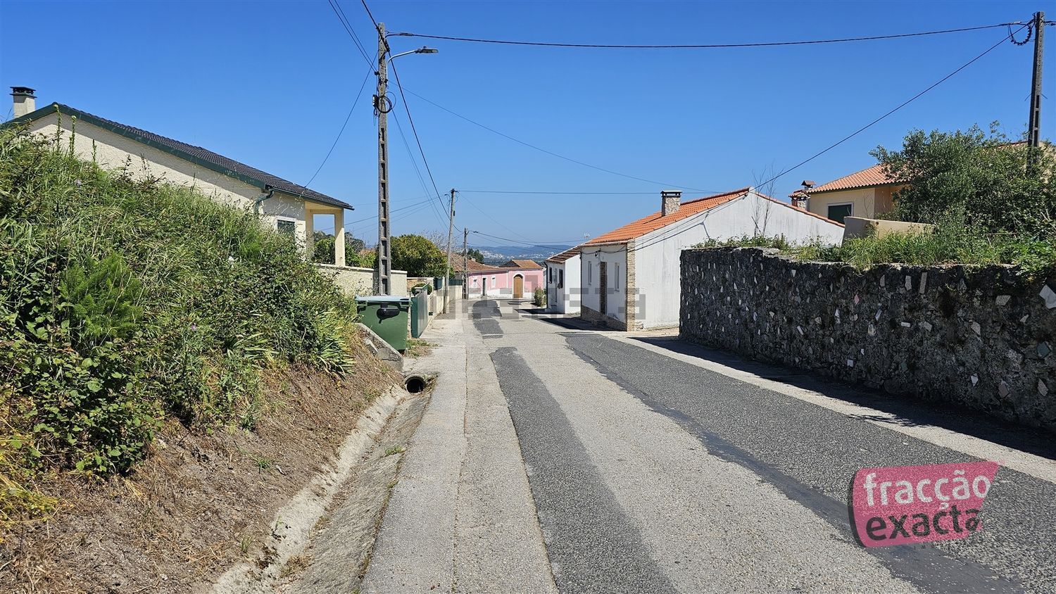 小楼房或独栋别墅出售在Rua São Jorge - 外立面