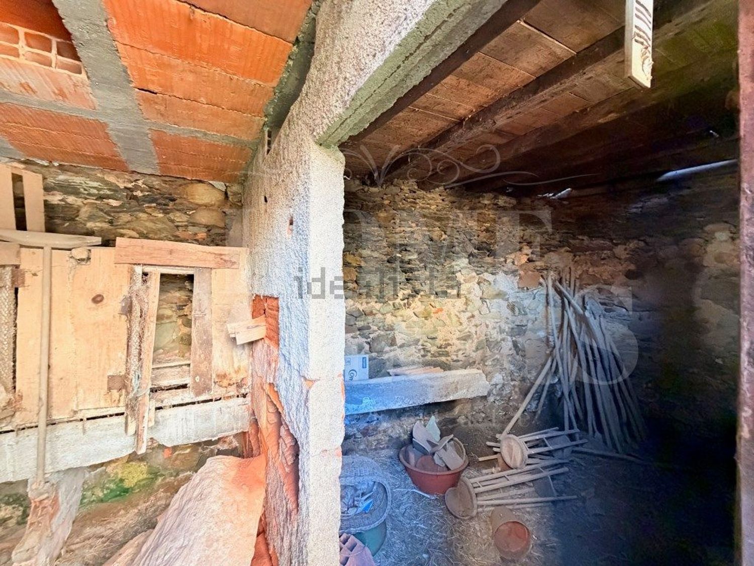 小楼房或独栋别墅出售在Estrada Nova - 照片