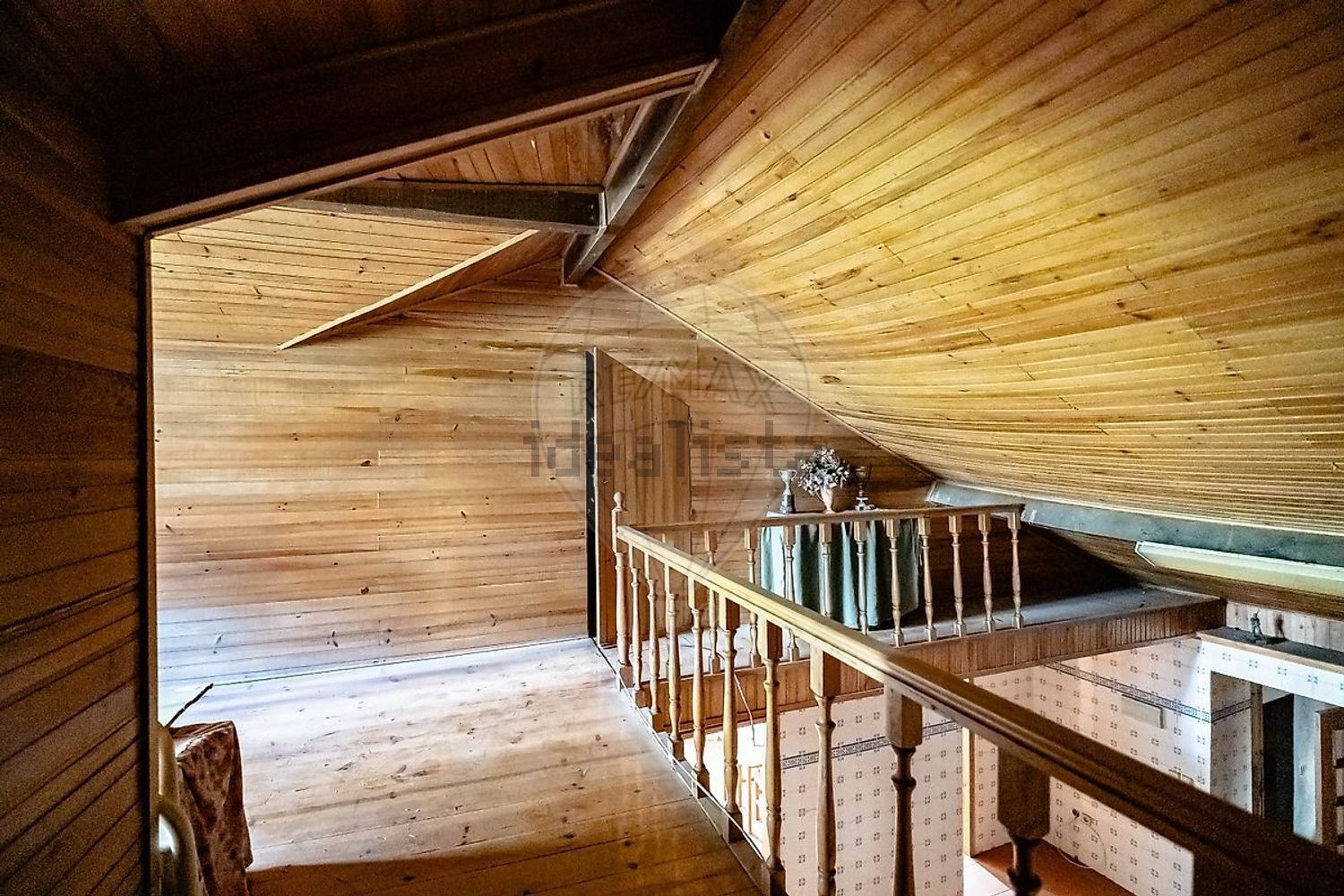 小楼房或独栋别墅出售在Rua Valoiro - 详情