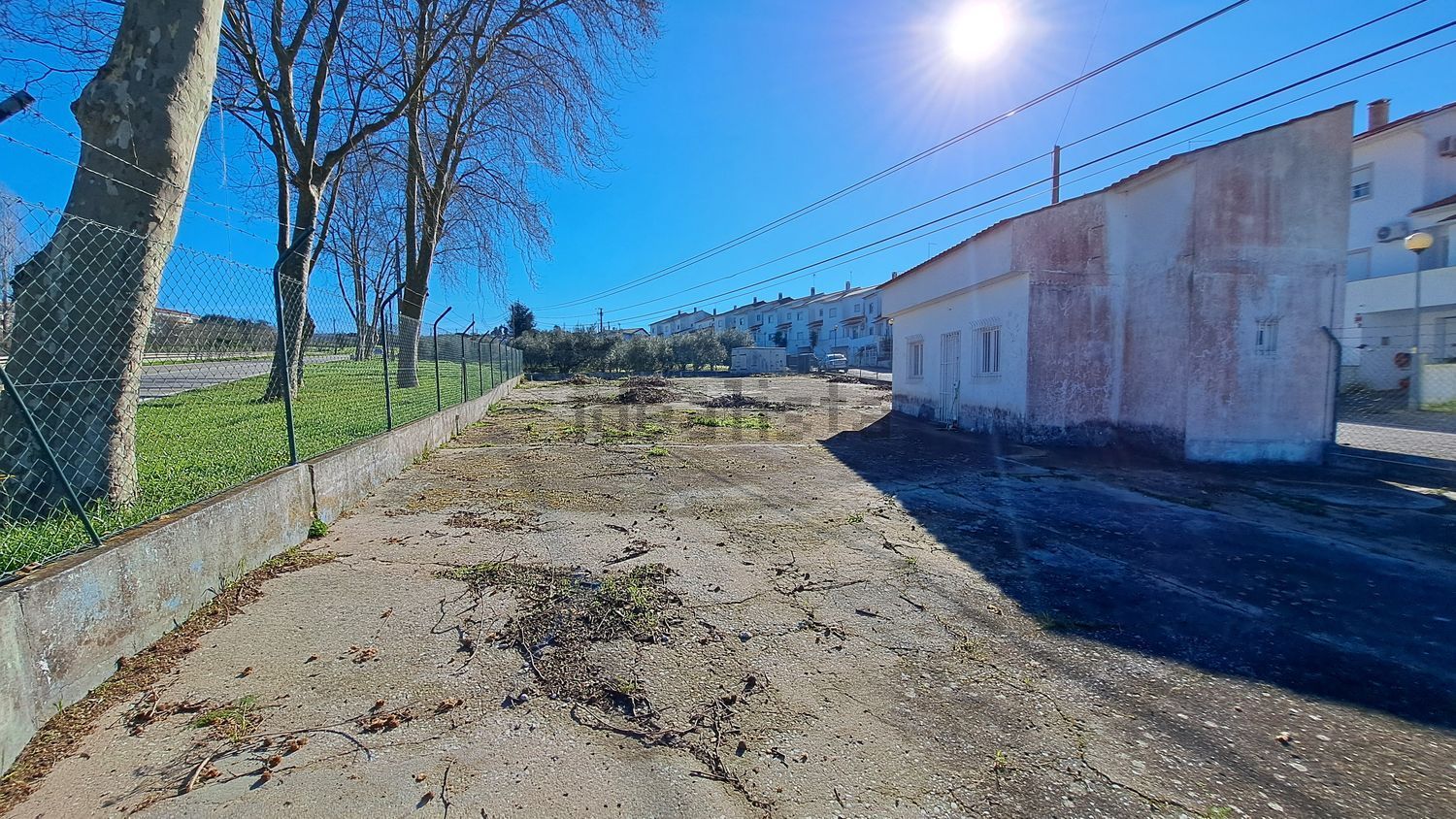 小楼房或独栋别墅出售在Rua de Leiria, 120 - 外立面