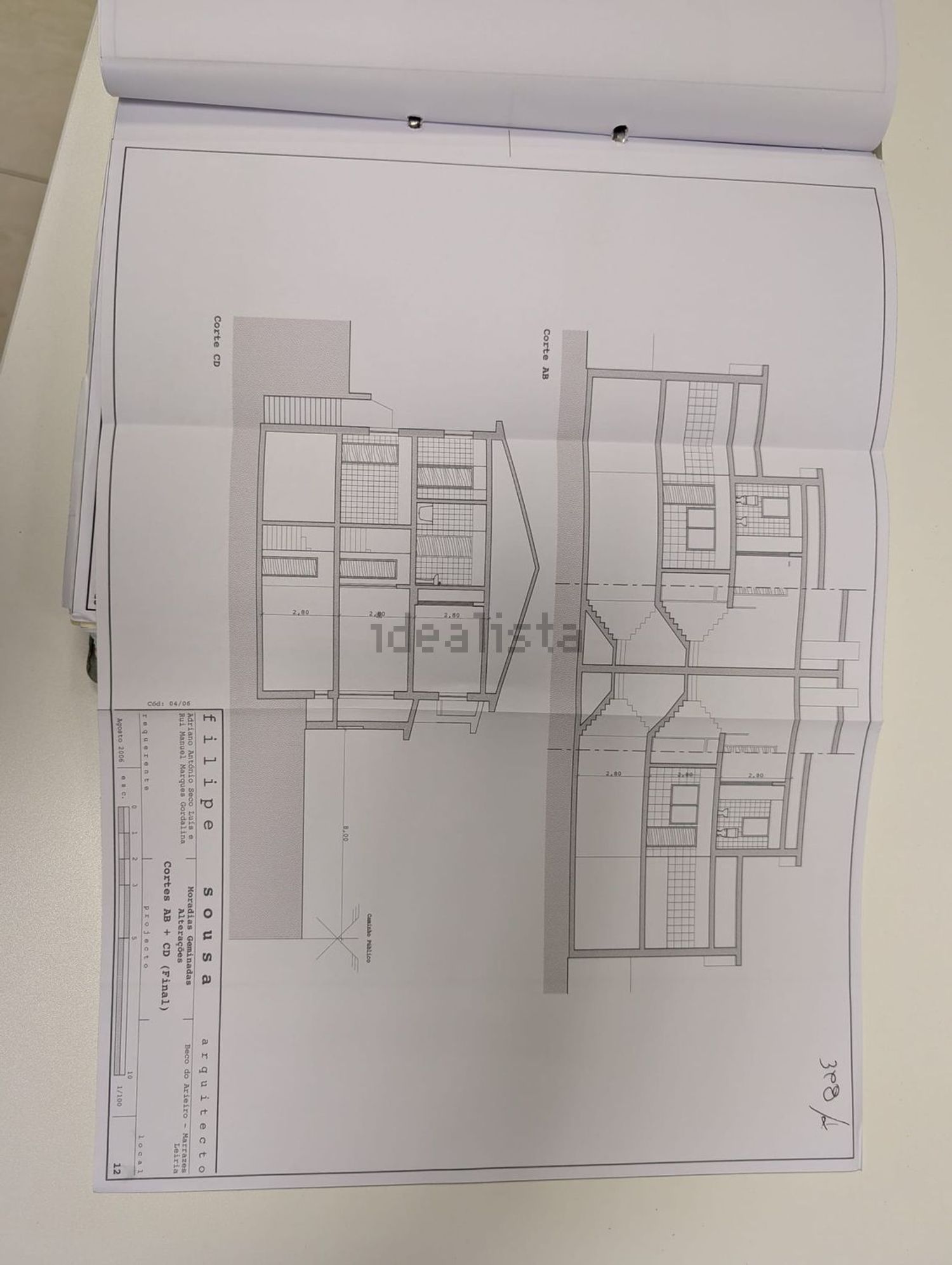 双拼别墅出售在Rua do Arieiro s/n - 平面图