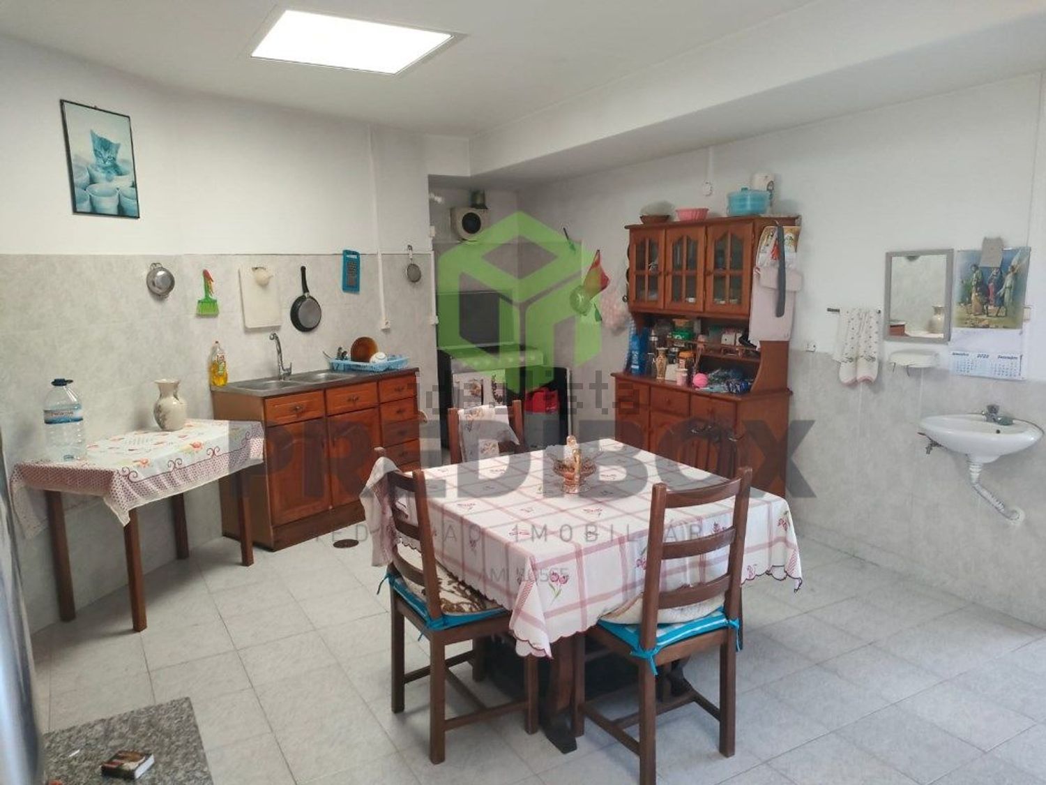 小楼房或独栋别墅出售在Oliveira do Bairro - 客厅