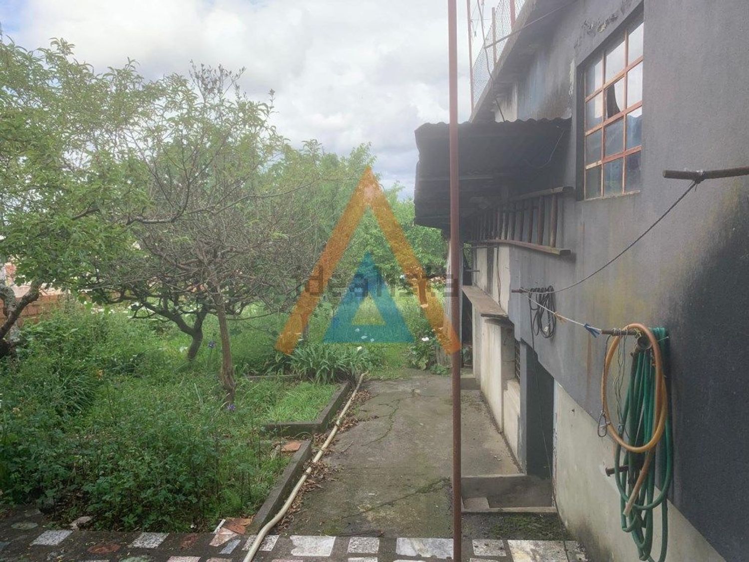 小楼房或独栋别墅出售在Vila de Cucujães - 花园